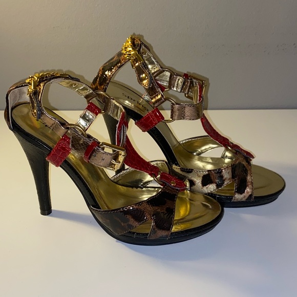 Spring Heels - Picture 3 of 5